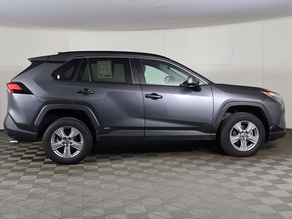 Used 2022 Toyota RAV4 XLE w/ Convenience Package image 17