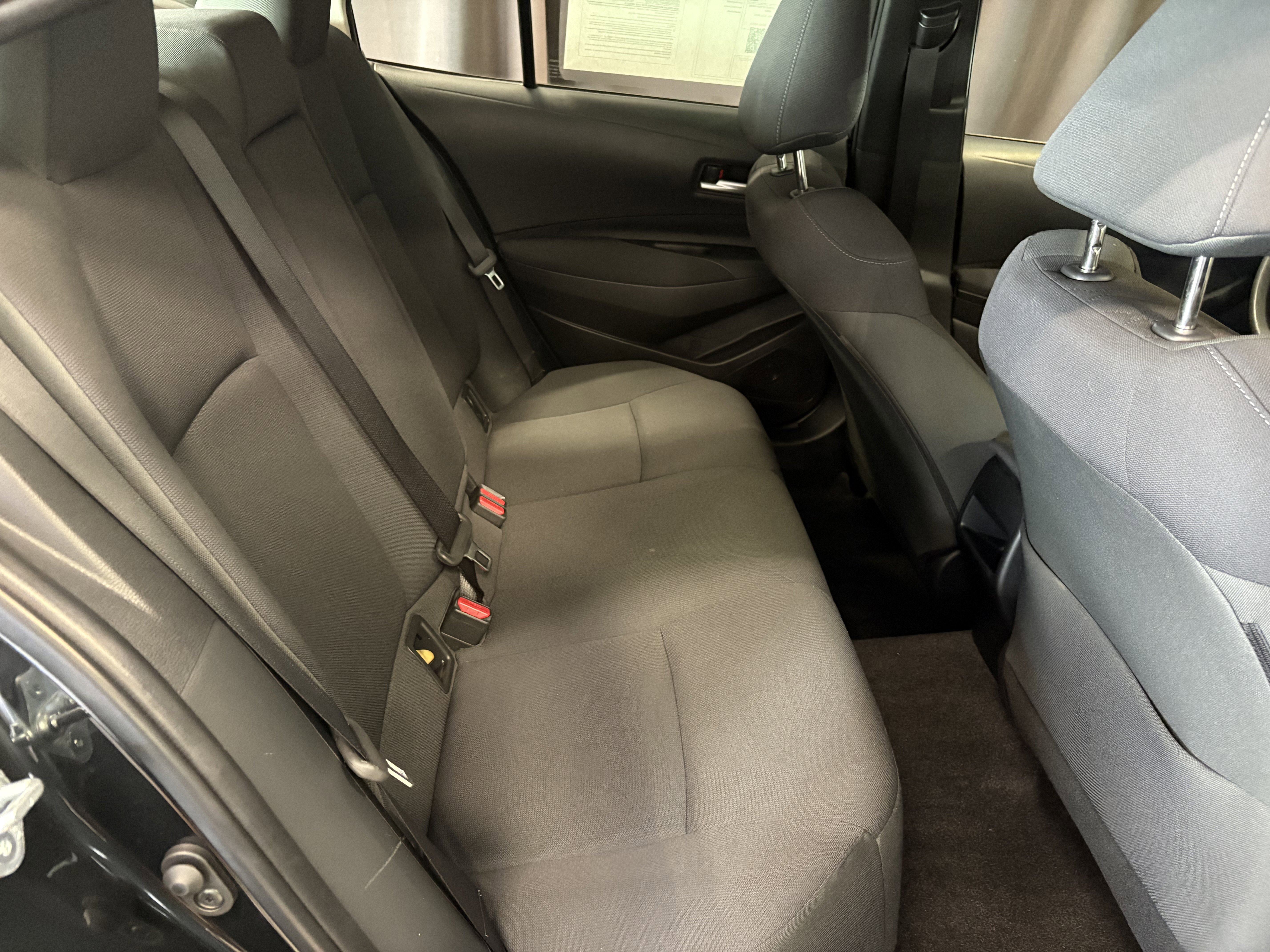 Used 2021 Toyota Corolla LE FWD image 33