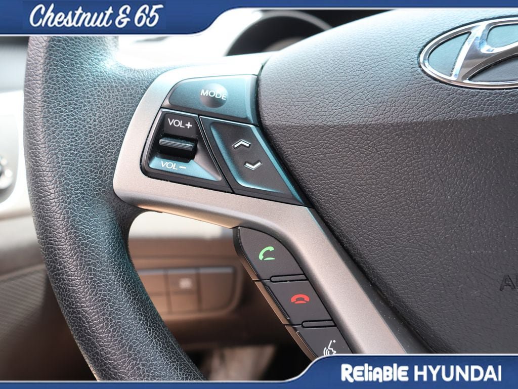 Used 2016 Hyundai Veloster FWD image 23