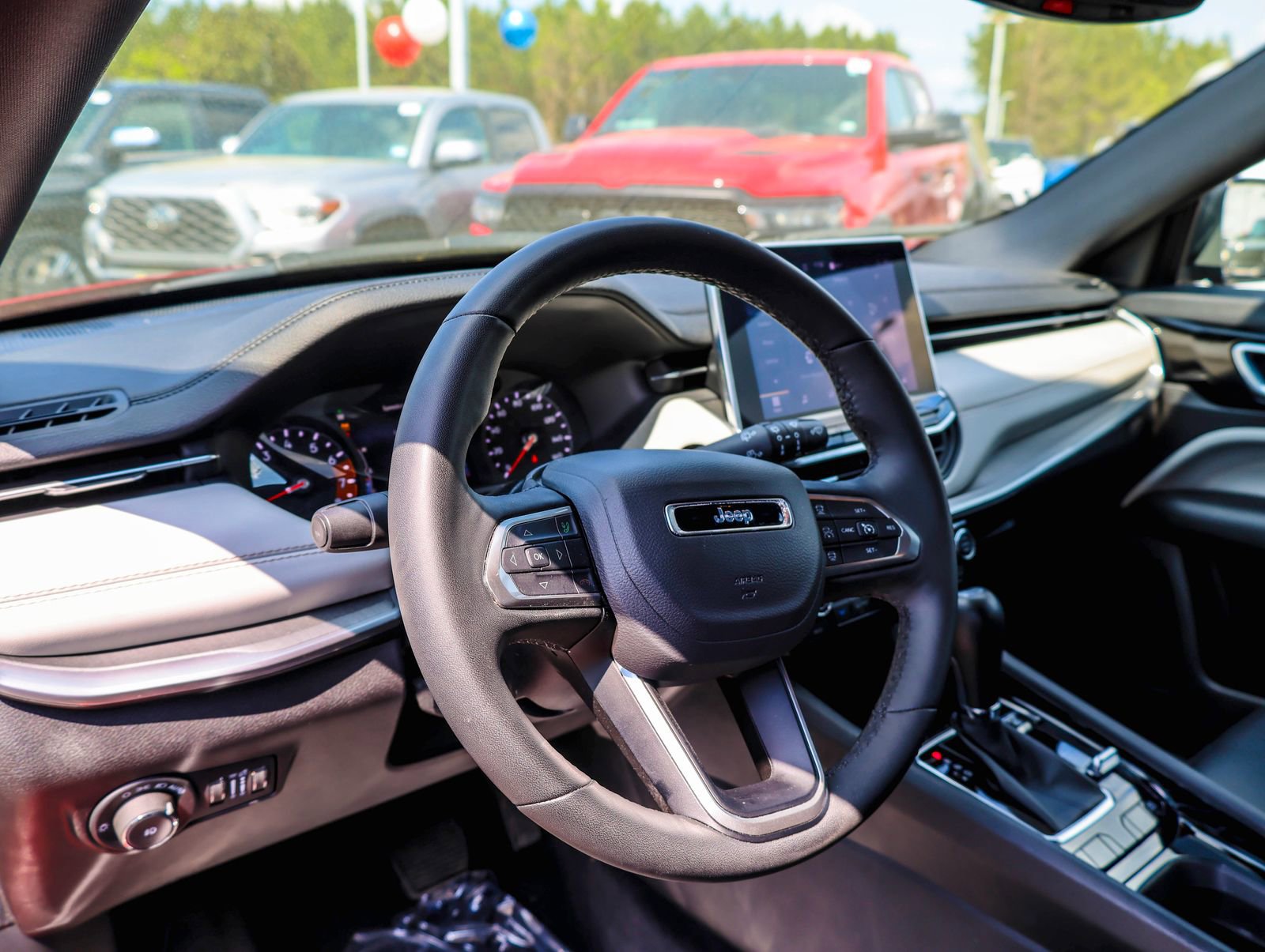Used 2025 Jeep Compass Limited AWD/4WD image 14