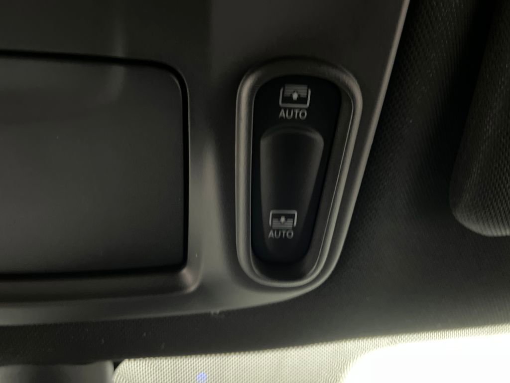 Used 2025 Chrysler Pacifica Limited image 76