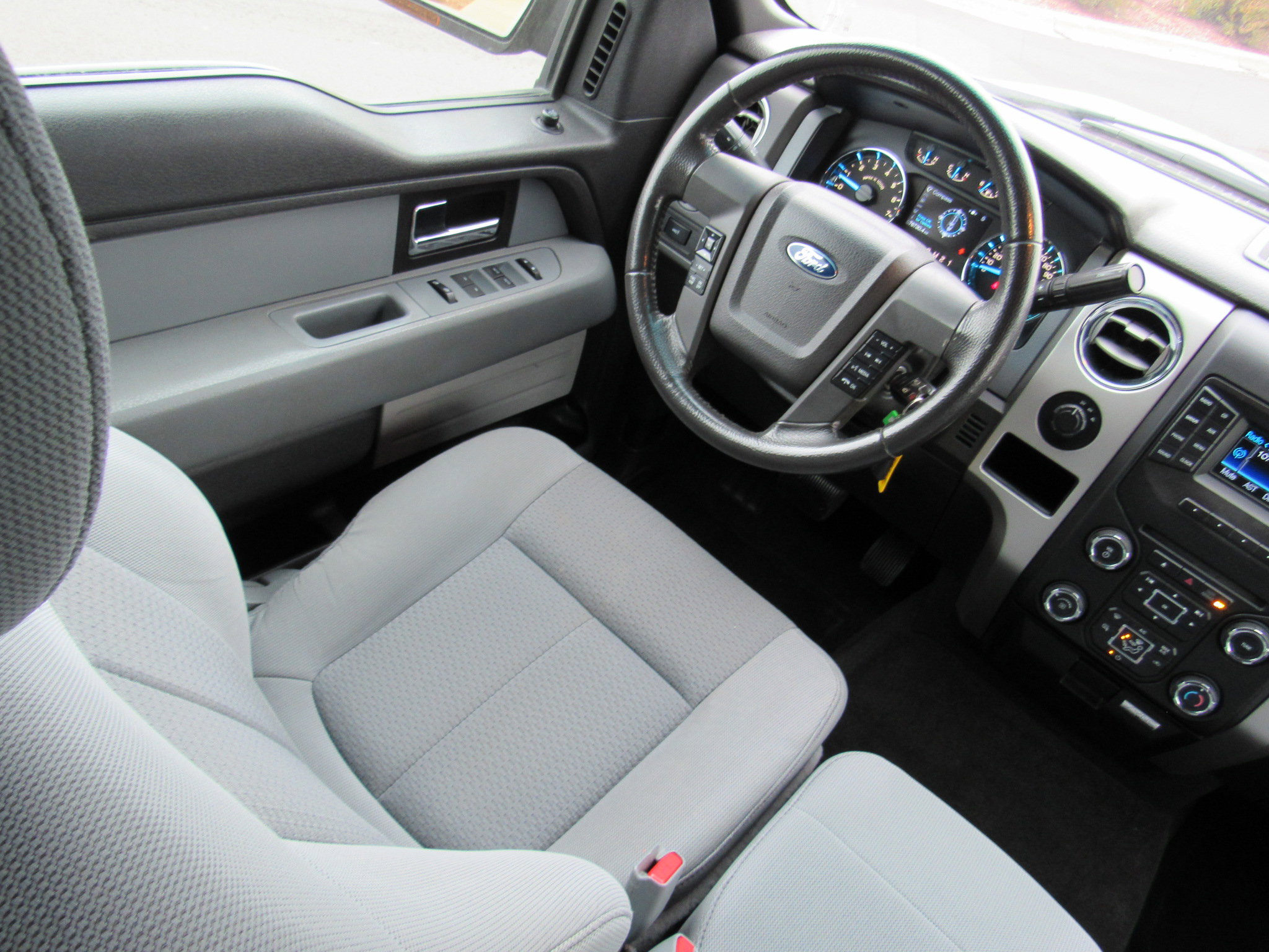 Used 2014 Ford F150 XLT w/ XLT Chrome Package image 30