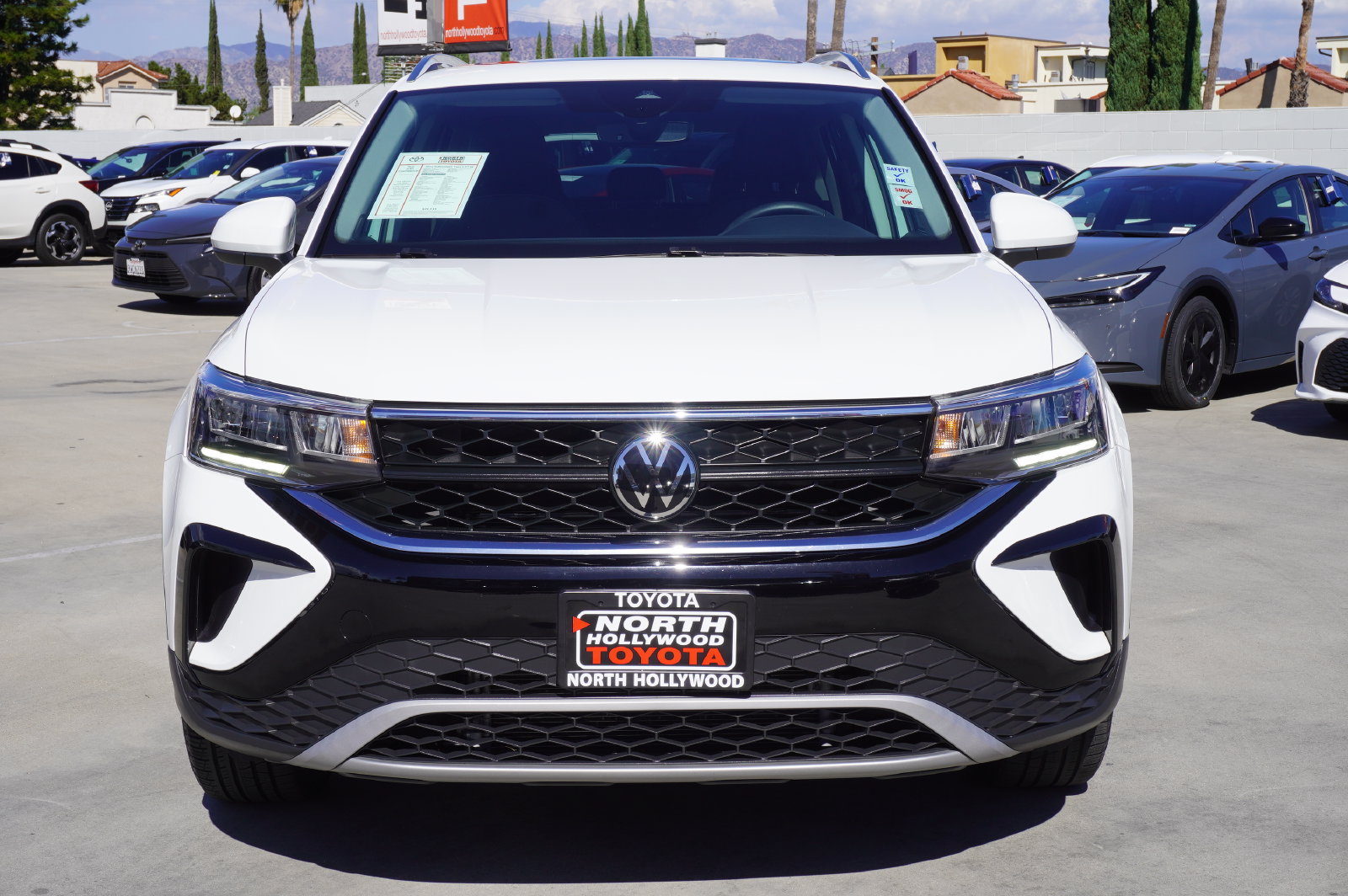 Used 2022 Volkswagen Taos SE AWD/4WD image 3