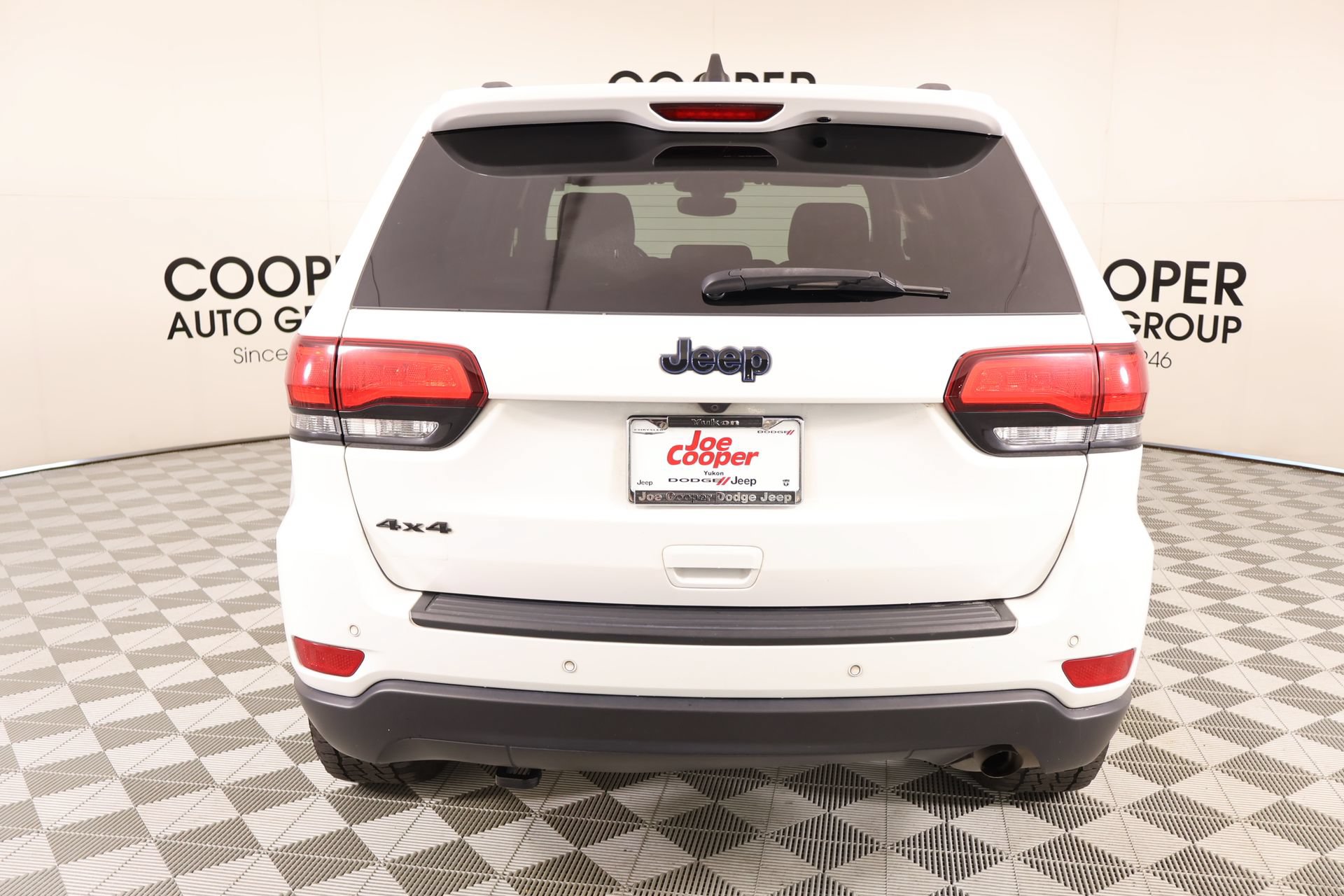 Used 2020 Jeep Grand Cherokee Laredo AWD/4WD image 22