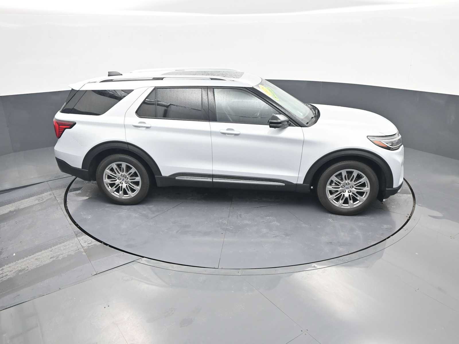 Used 2025 Ford Explorer Platinum RWD image 36
