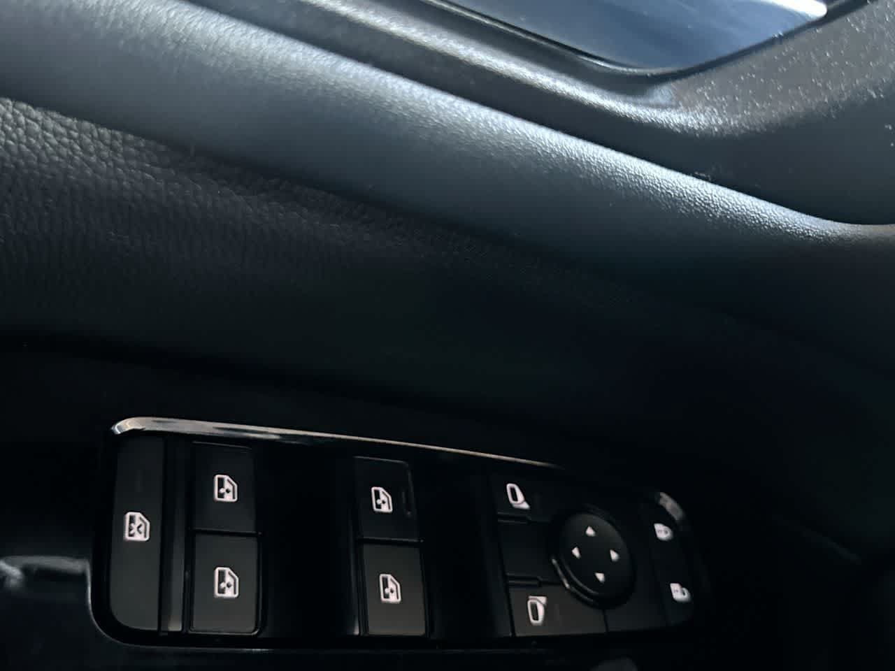 Used 2023 Nissan Pathfinder SL w/ Black Appearance Package AWD/4WD image 17