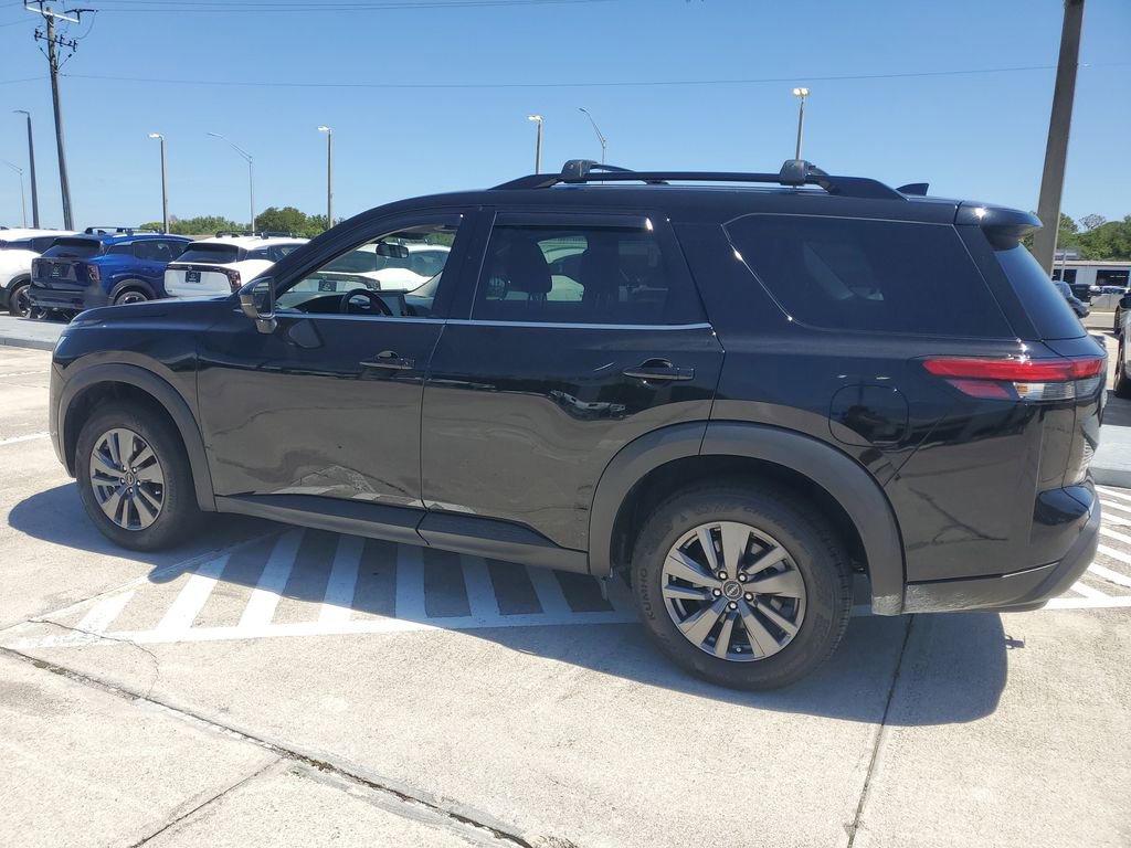 Certified 2024 Nissan Pathfinder SV AWD/4WD image 3