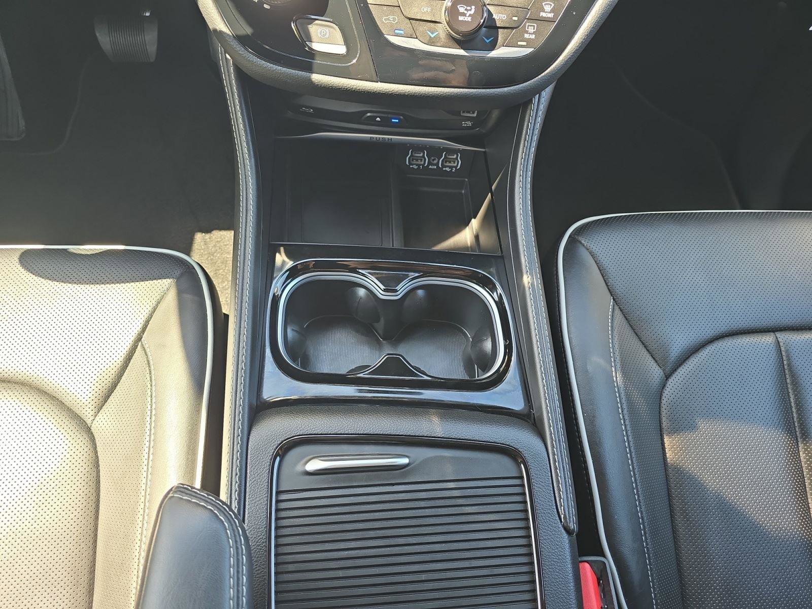 Used 2024 Chrysler Pacifica Limited w/ Uconnect Theater Family Group image 20