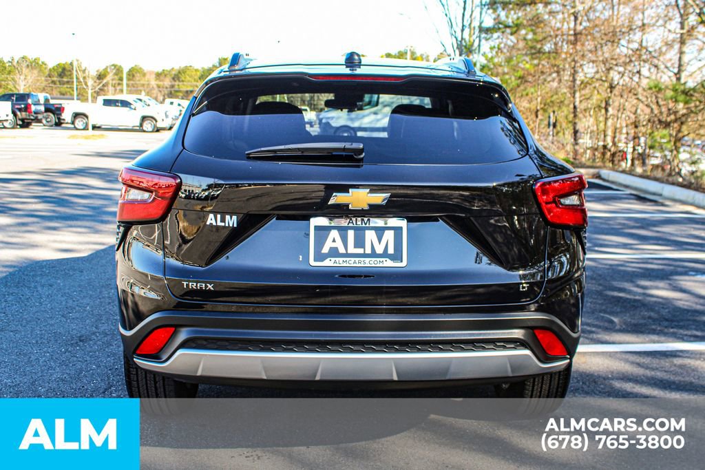 Used 2025 Chevrolet Trax LT w/ LT Convenience Package image 11