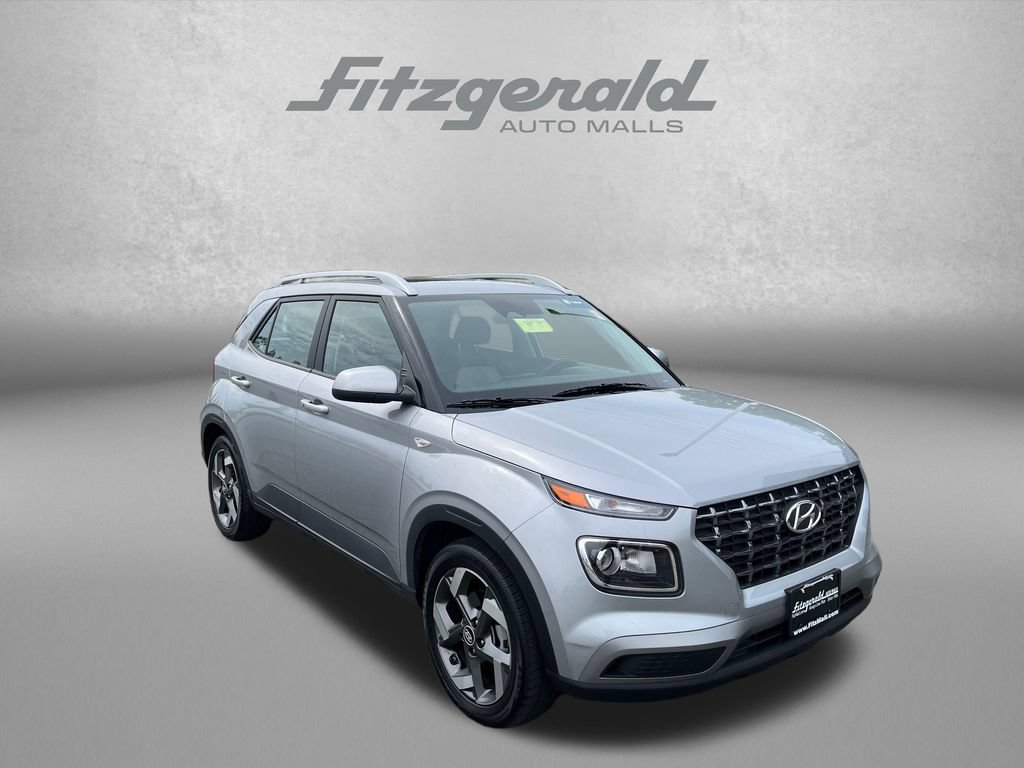 Used 2025 Hyundai Venue SEL FWD image 1
