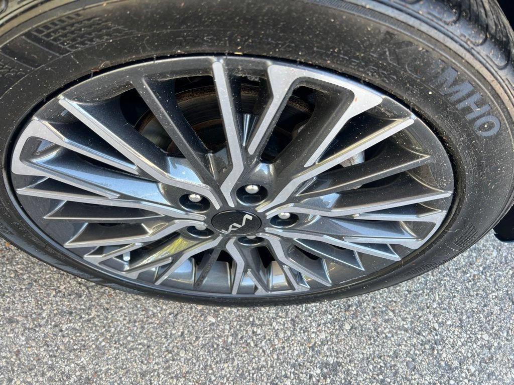 Certified 2022 Kia Forte GT-Line FWD image 40