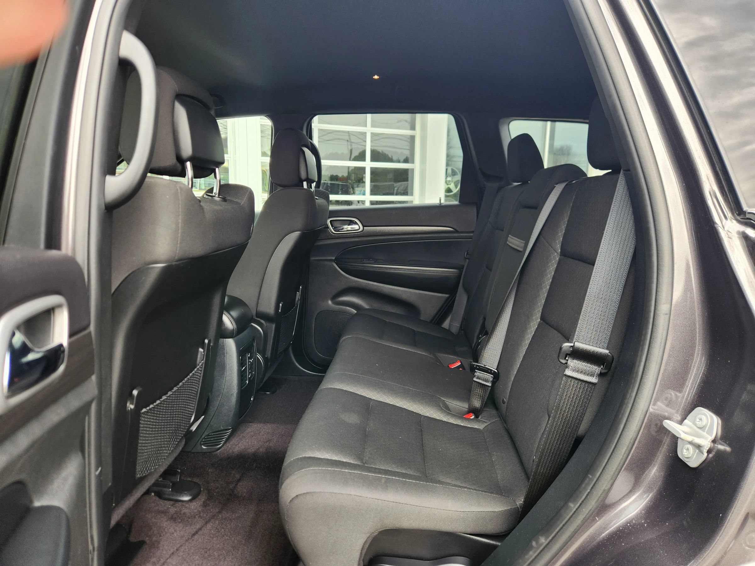 Used 2018 Jeep Grand Cherokee Laredo AWD/4WD image 16