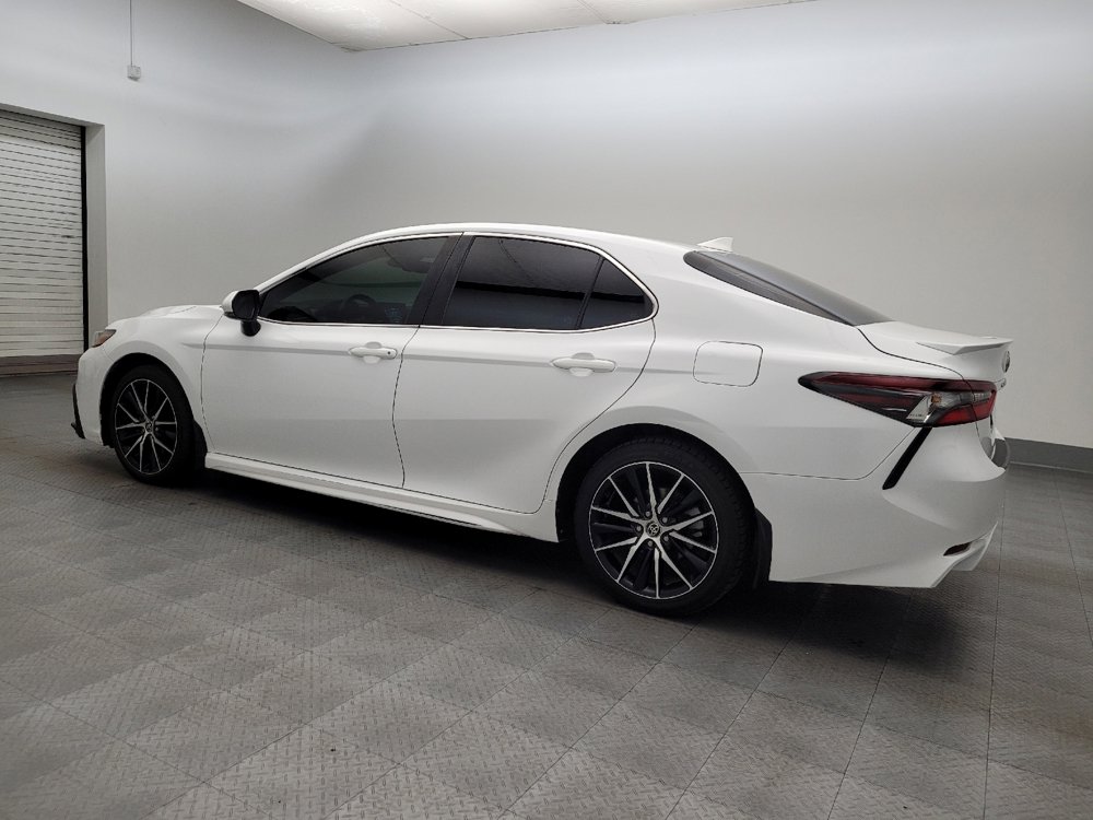 Used 2022 Toyota Camry SE image 3