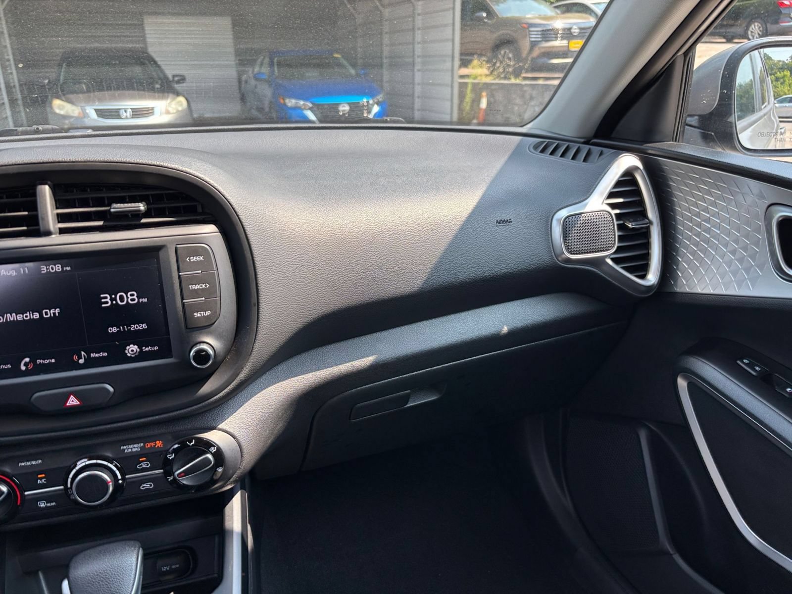 Used 2025 Kia Soul LX w/ LX Technology Package FWD image 32