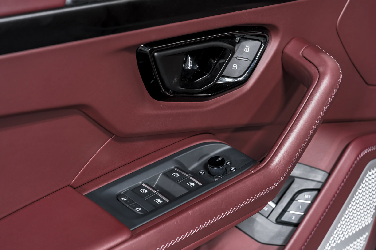 Used 2025 Lamborghini Urus SE AWD/4WD image 10
