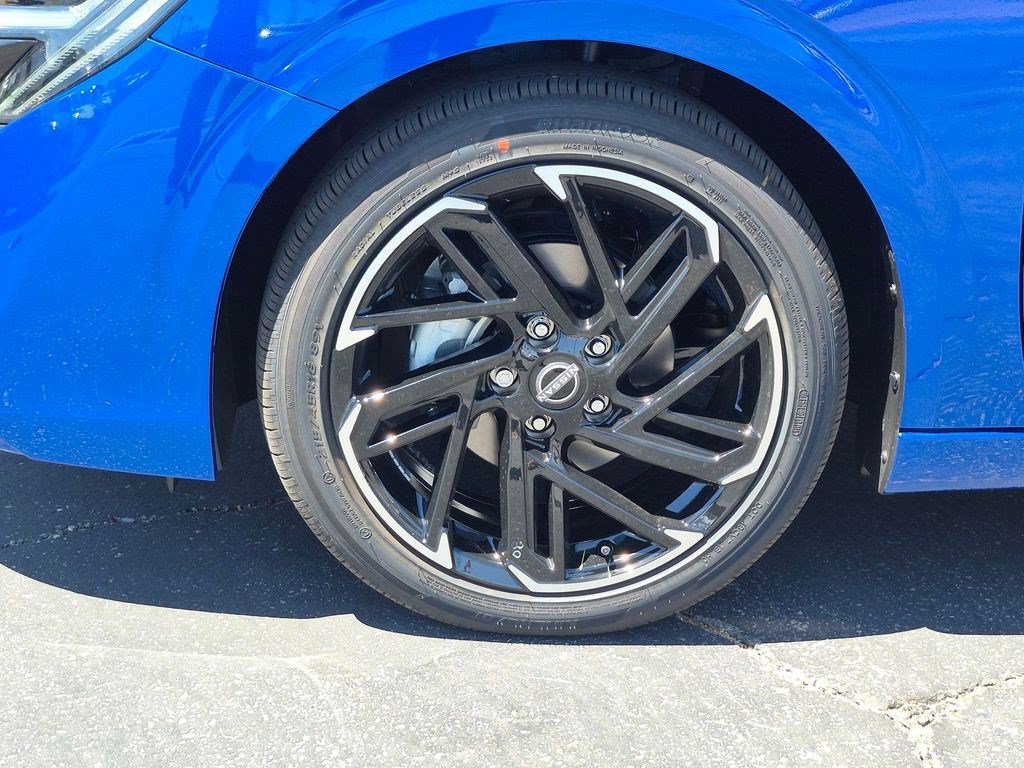 New 2026 Nissan Sentra SR w/ SR Premium Package FWD image 9