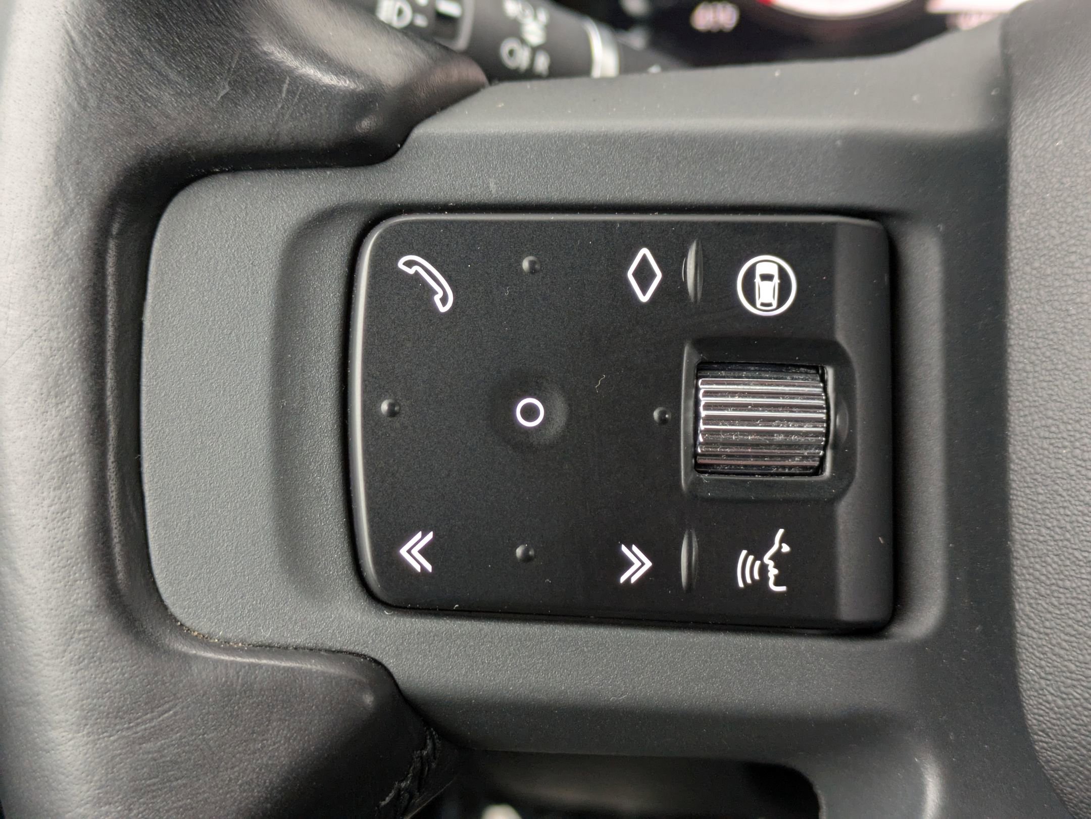 Used 2024 Land Rover Defender 130 X-Dynamic SE image 14