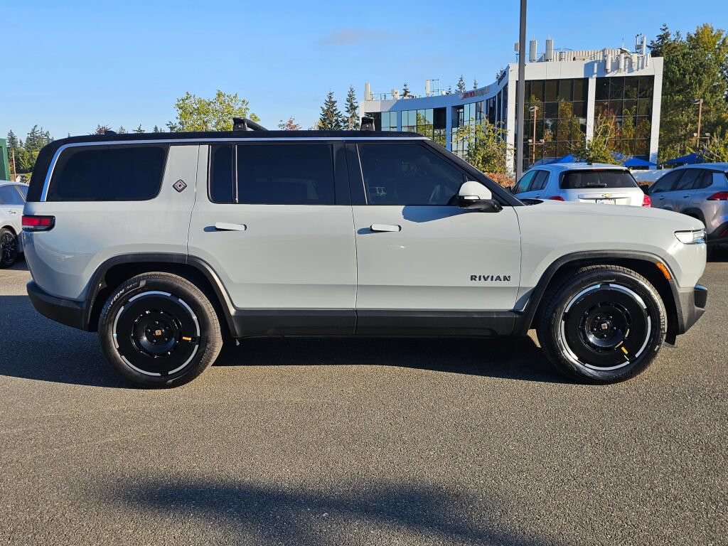 Used 2025 Rivian R1S Adventure Dual AWD/4WD image 4