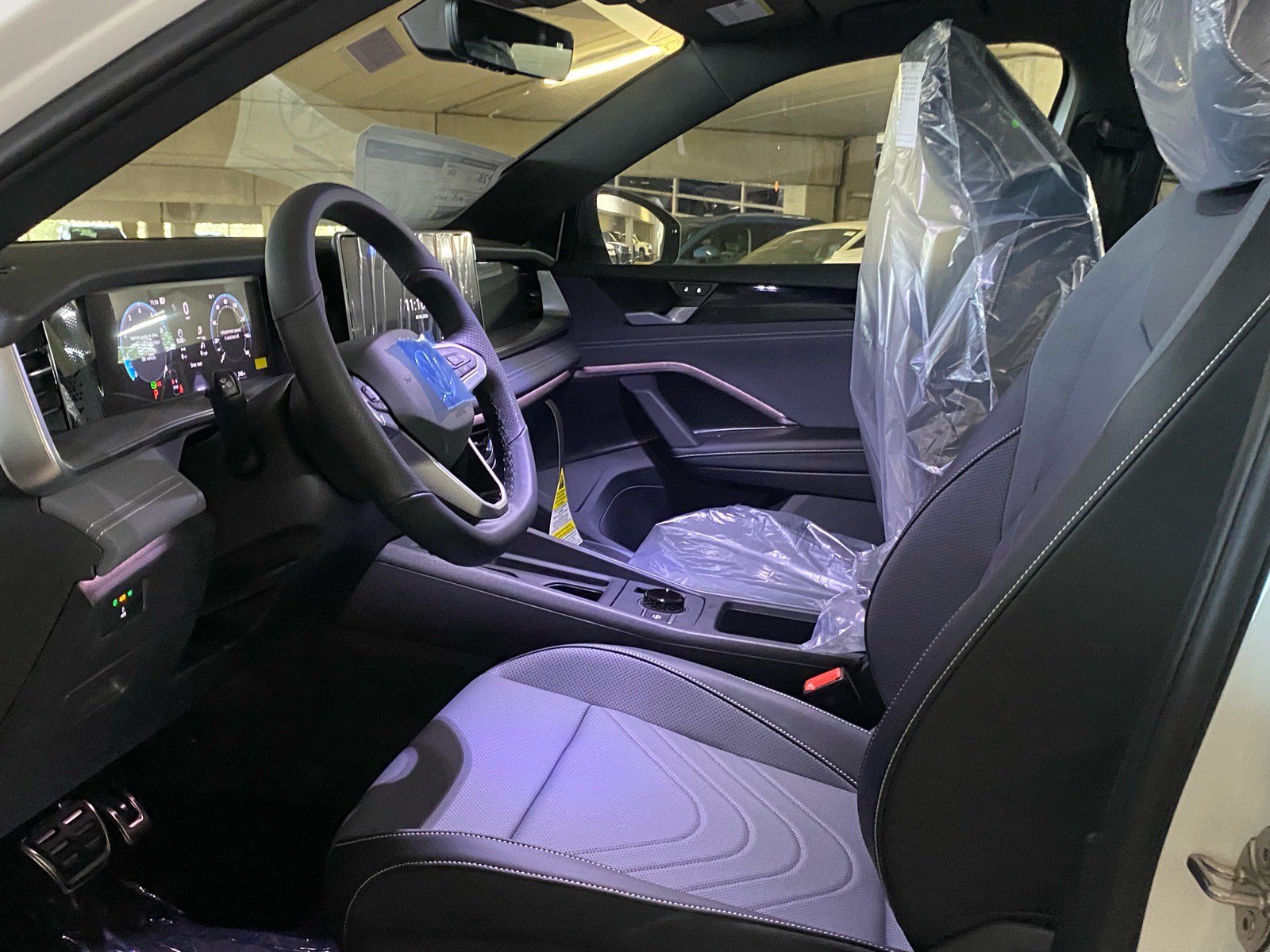 New 2026 Volkswagen Tiguan SE R-Line FWD image 8