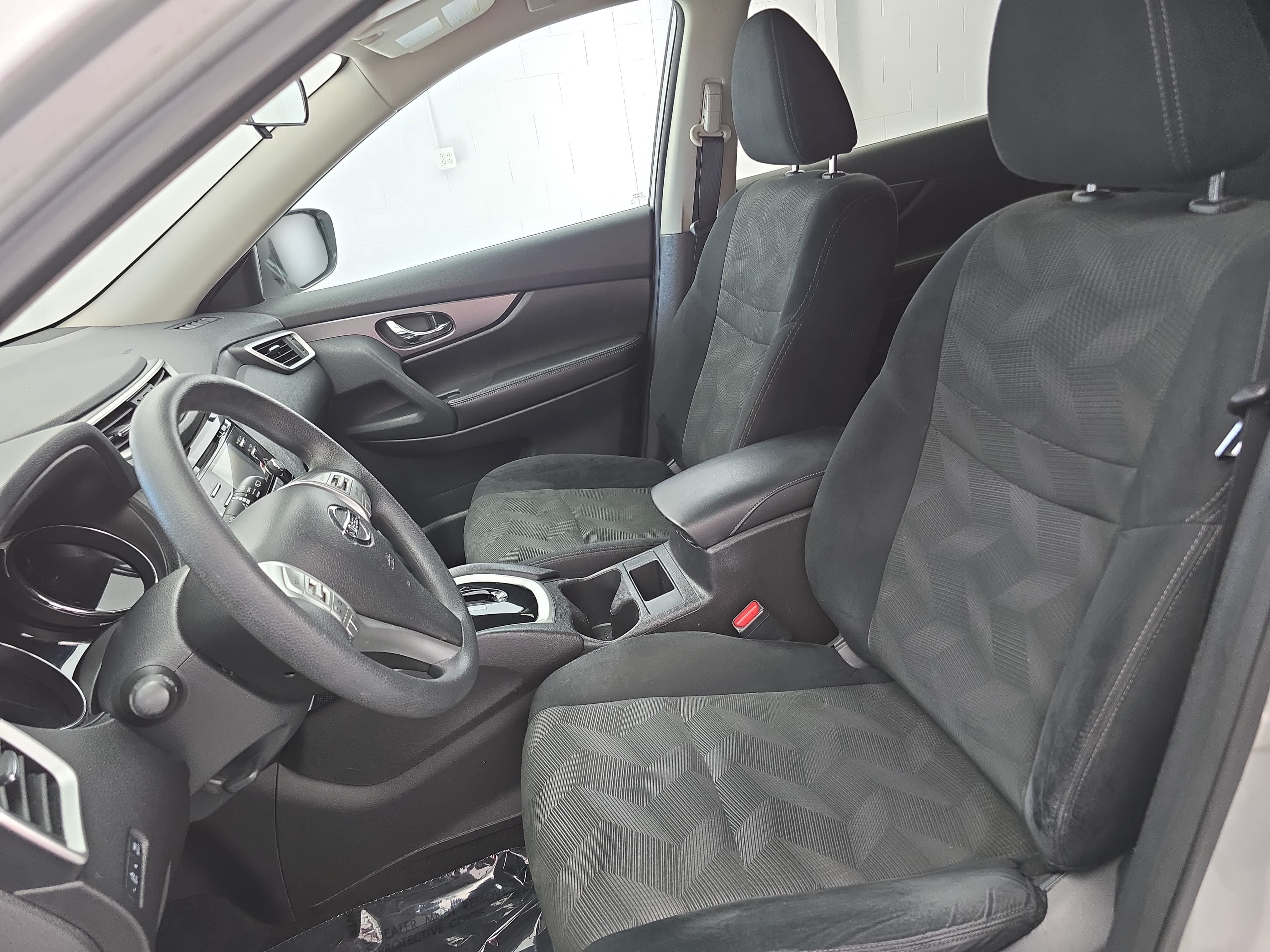 Used 2015 Nissan Rogue SV FWD image 14
