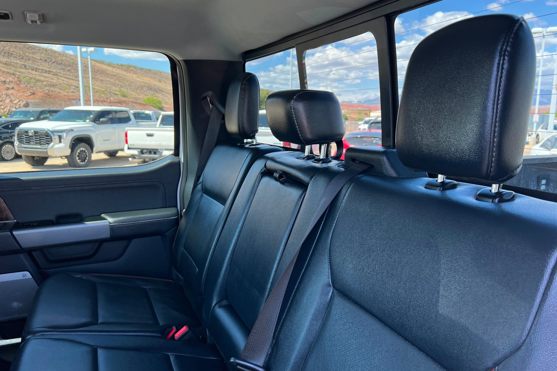 Used 2024 Ford F350 Lariat w/ Black Appearance Package AWD/4WD image 21