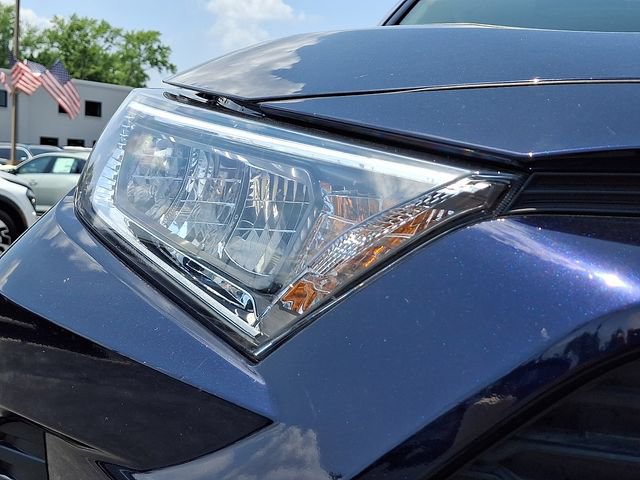 Used 2021 Toyota RAV4 XLE Premium AWD/4WD image 9