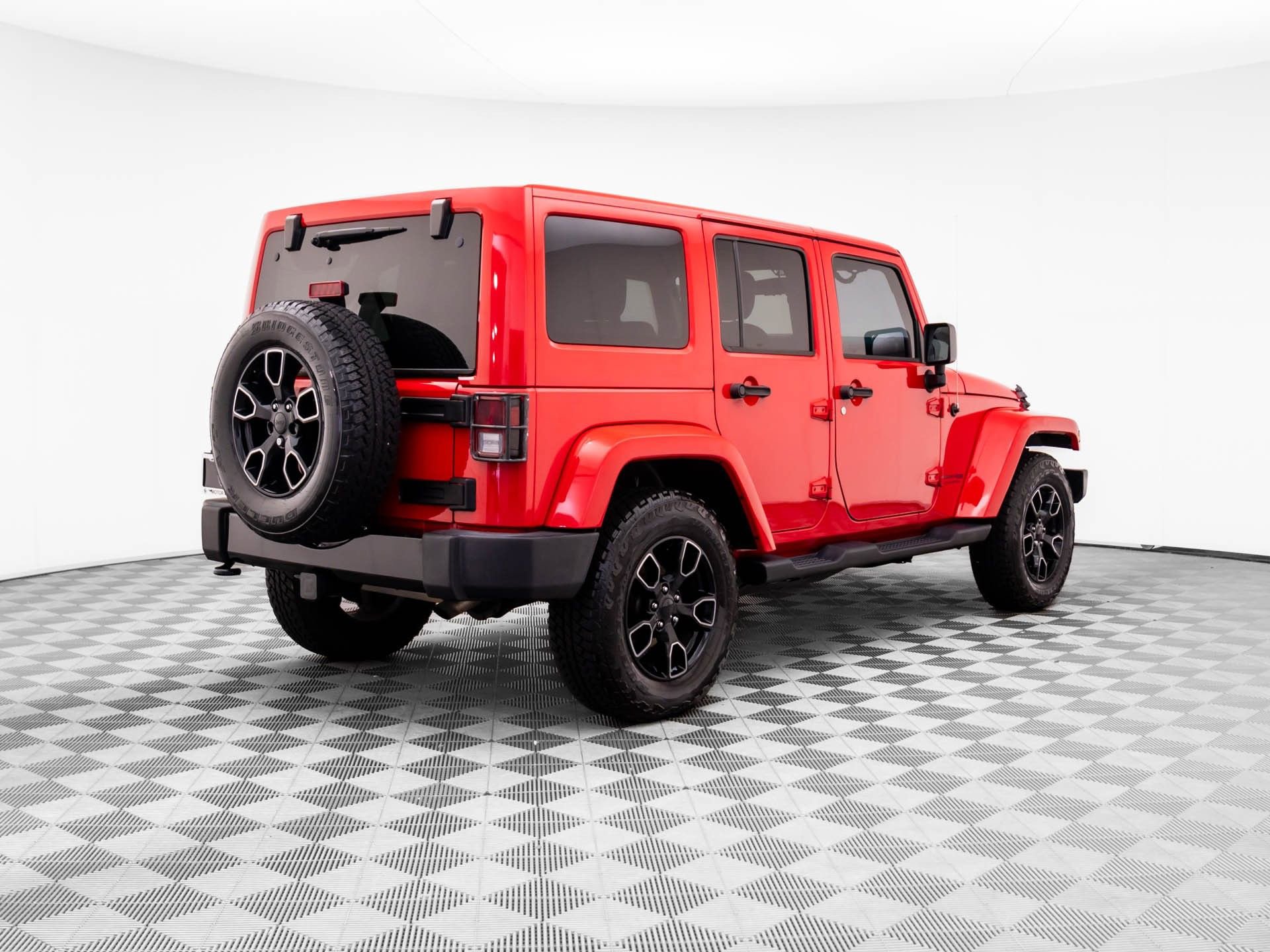Used 2018 Jeep Wrangler Unlimited Sahara image 5
