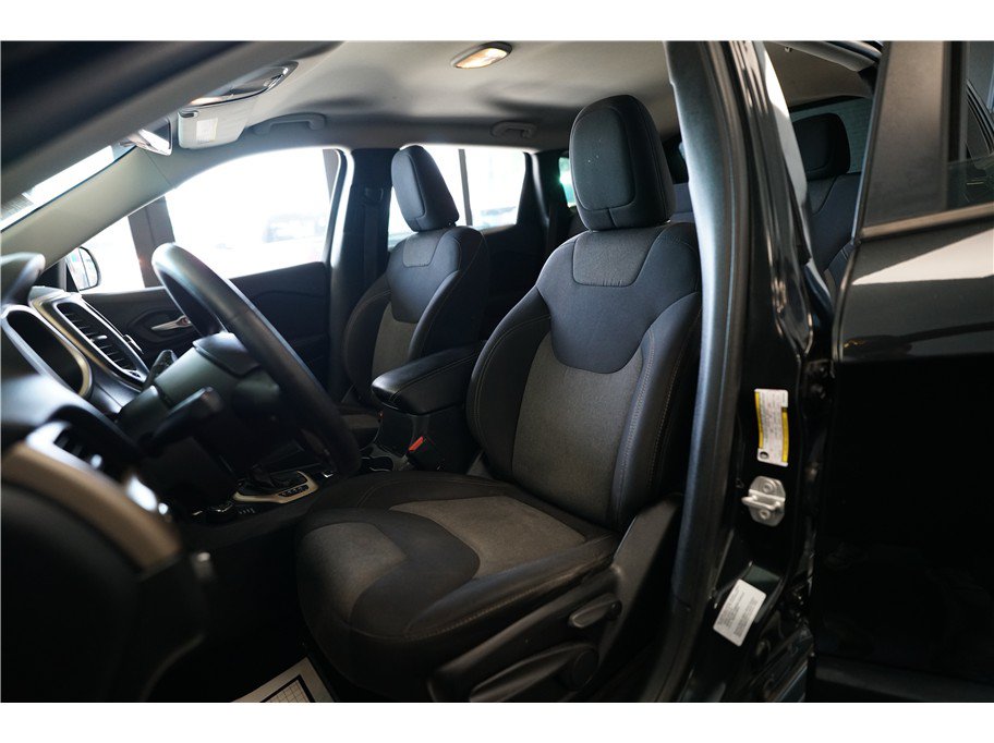 Used 2016 Jeep Cherokee Sport AWD/4WD image 11