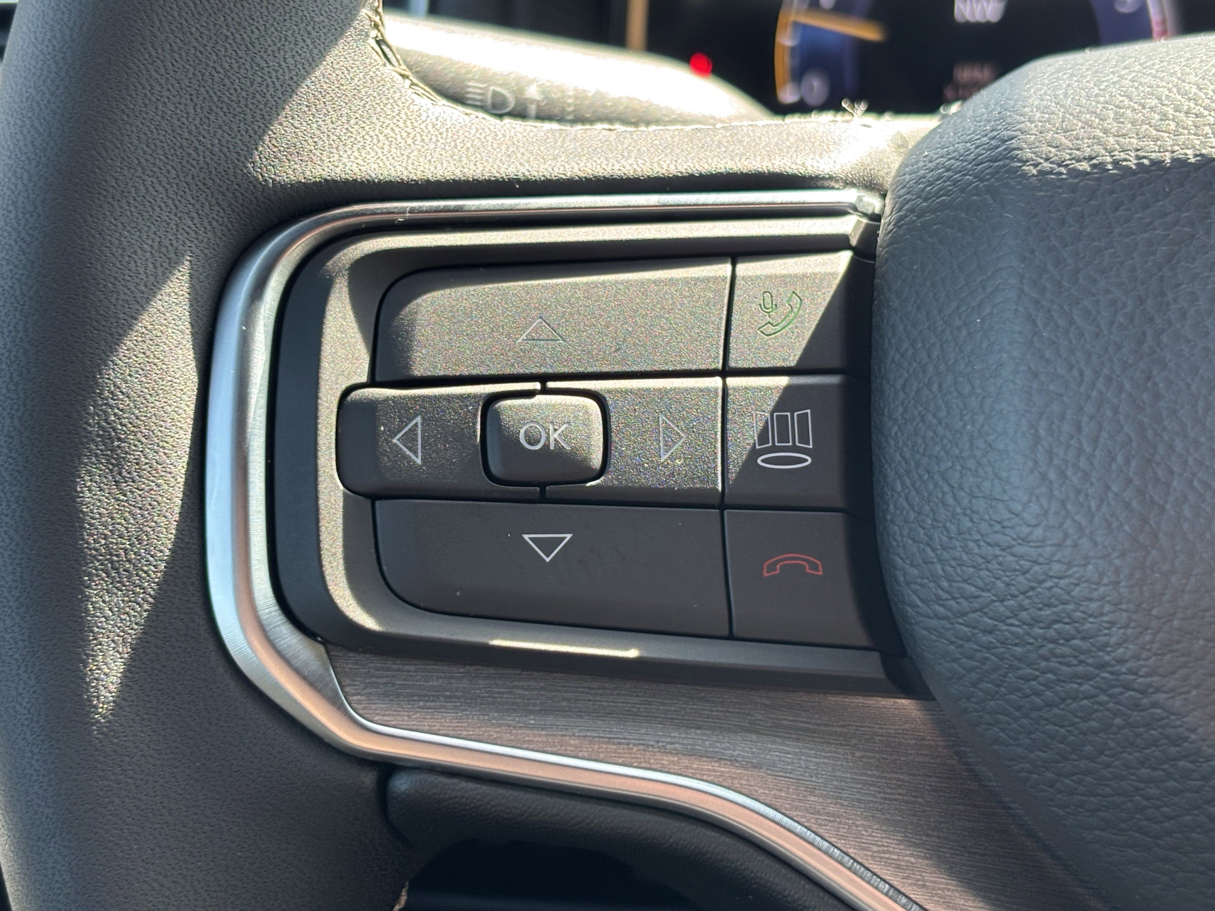 Used 2024 Jeep Wagoneer L Series II w/ Convenience Group I image 19