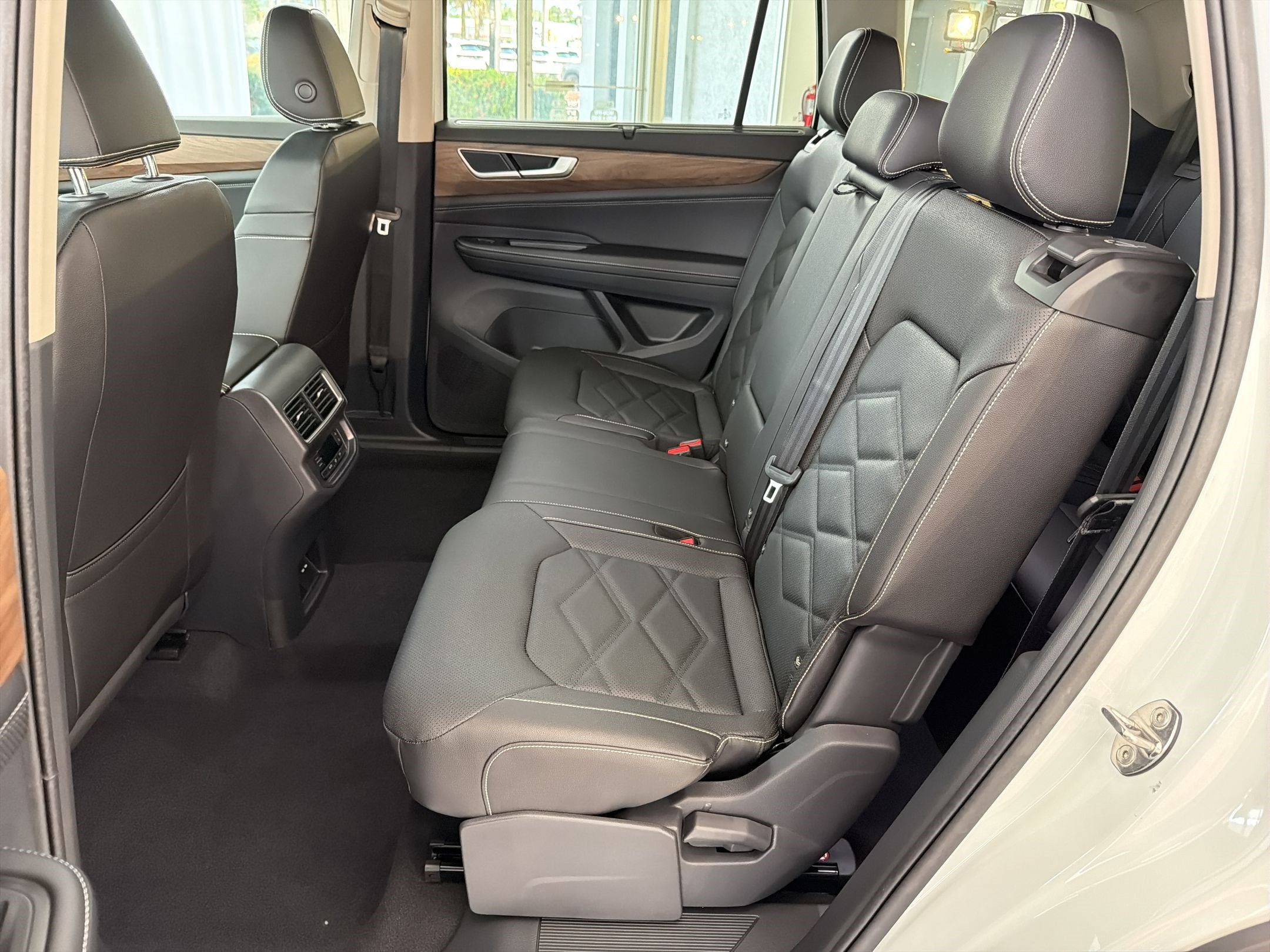 New 2026 Volkswagen Atlas SE FWD image 15