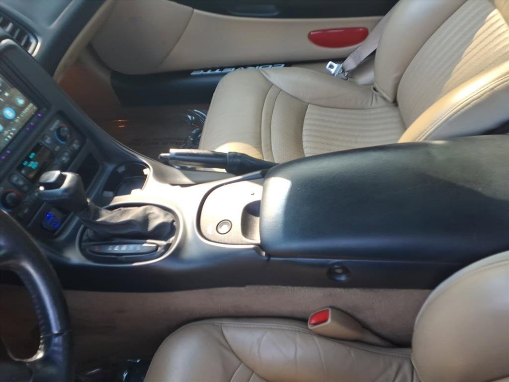 Used 2001 Chevrolet Corvette Coupe w/ Preferred Equipment Group1 image 15