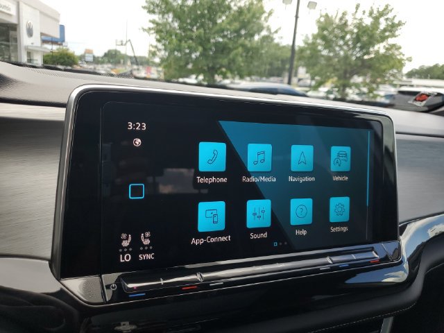 Certified 2025 Volkswagen Atlas Cross Sport SE w/ Panoramic Sunroof Package FWD image 30