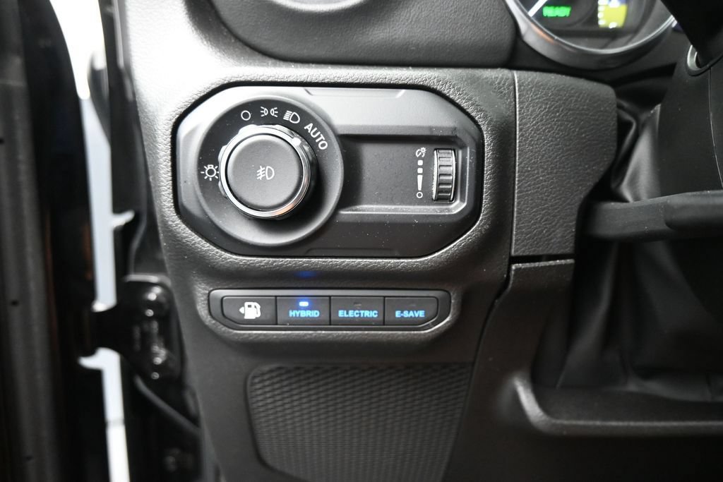 Used 2023 Jeep Wrangler Unlimited Sahara AWD/4WD image 12