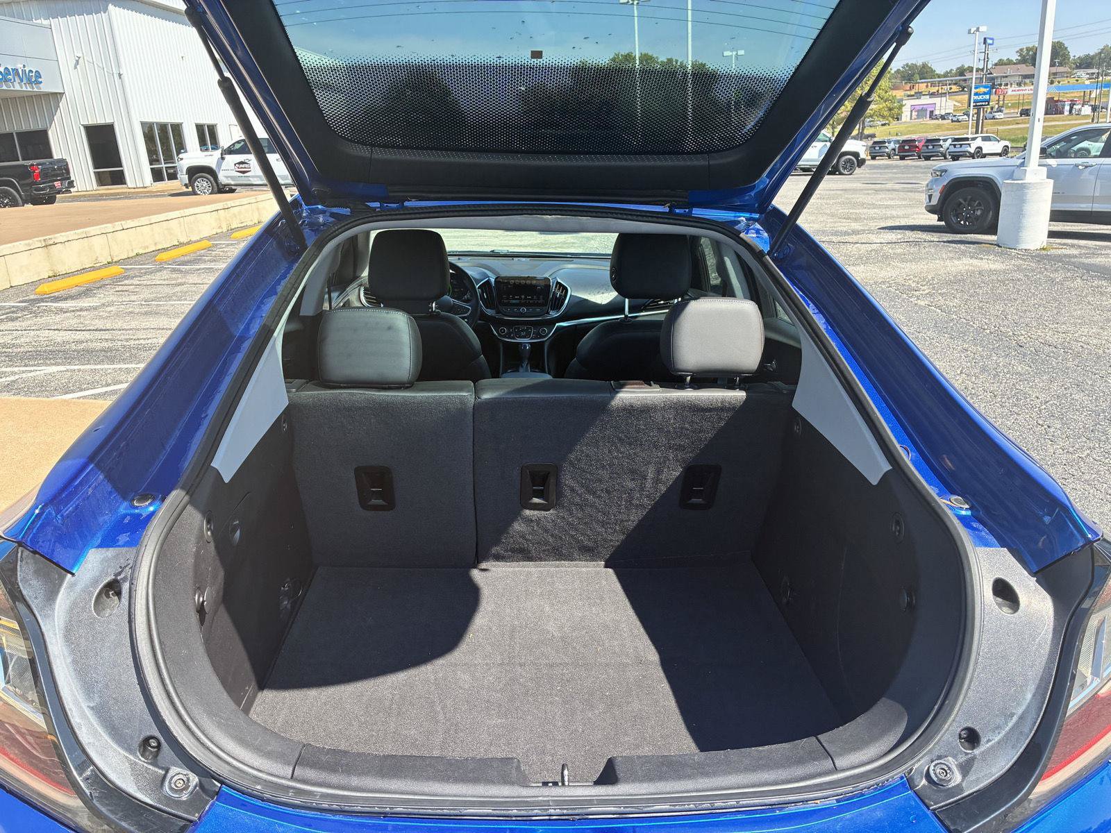 Used 2017 Chevrolet Volt Premier w/ Driver Confidence II Package FWD image 11