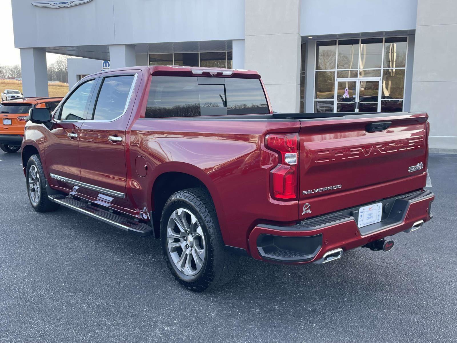 Used 2024 Chevrolet Silverado 1500 High Country w/ Technology Package image 4