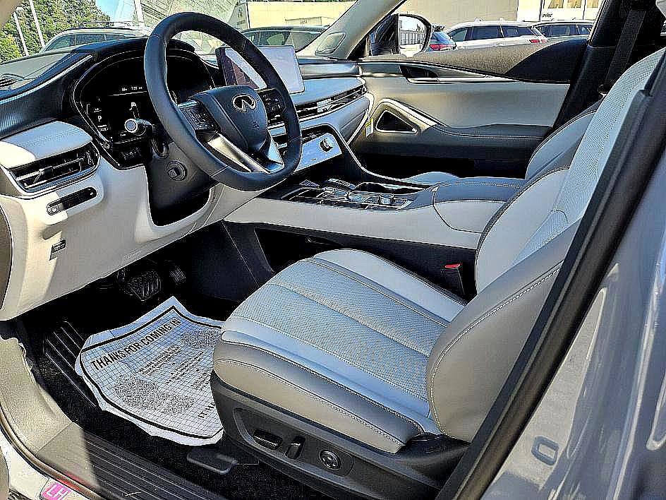 New 2026 INFINITI QX60 Luxe w/ Family Package image 7