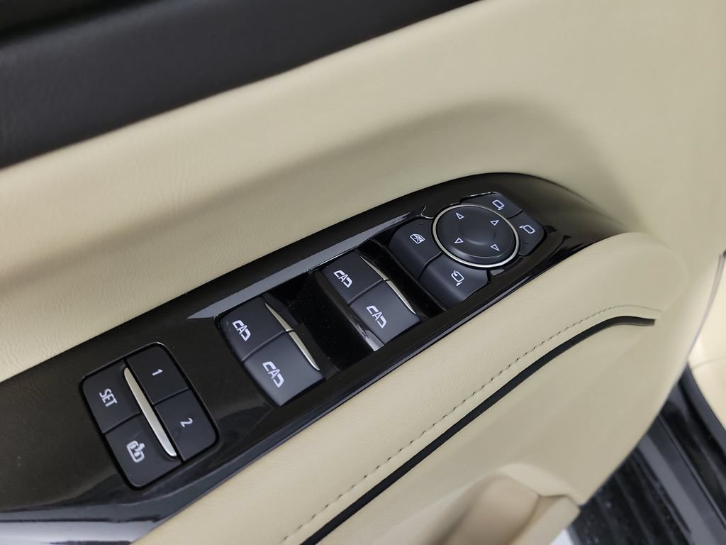 Used 2024 Cadillac Escalade Premium Luxury AWD/4WD image 21