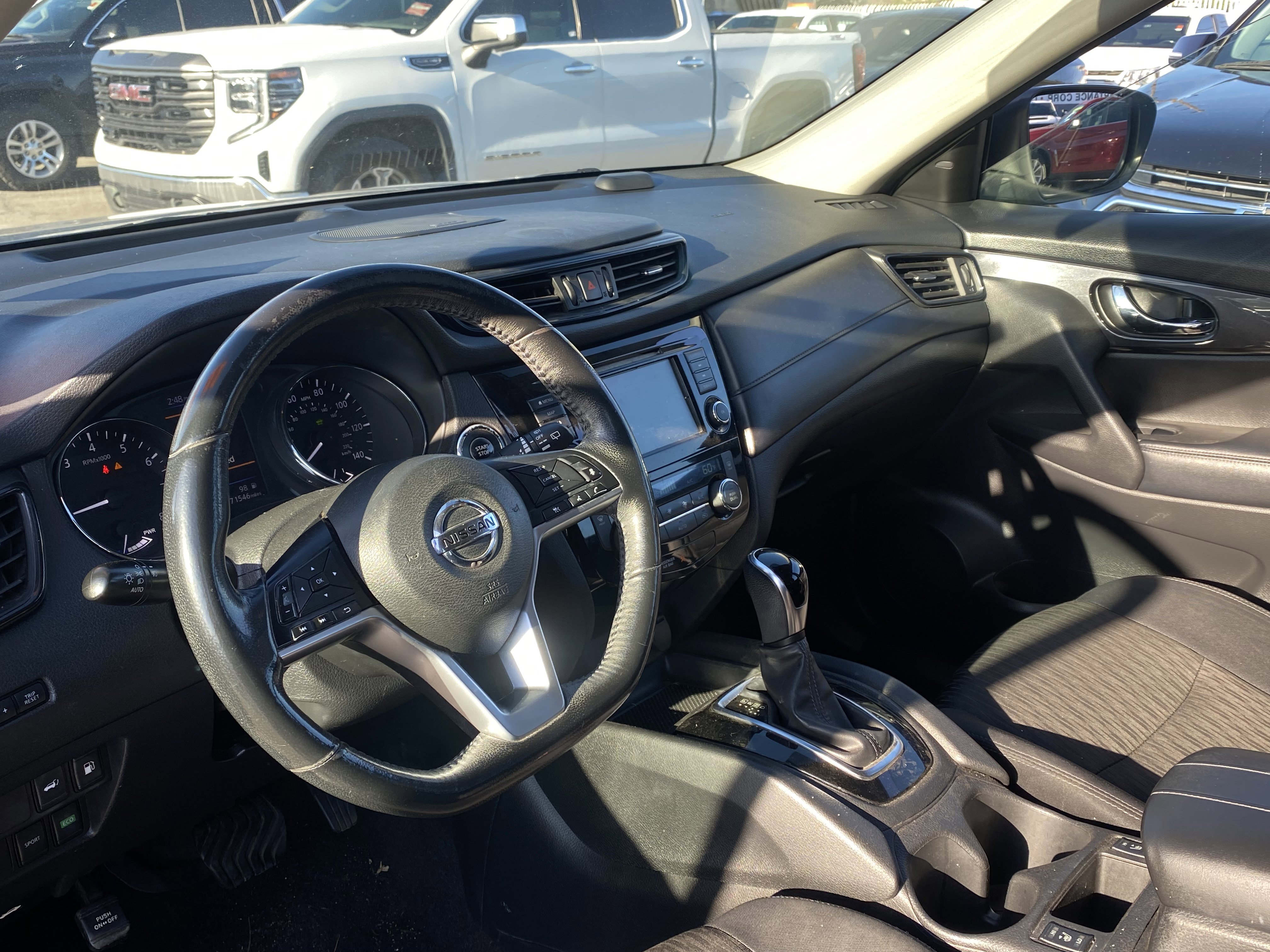 Used 2018 Nissan Rogue SV w/ Premium Package image 15