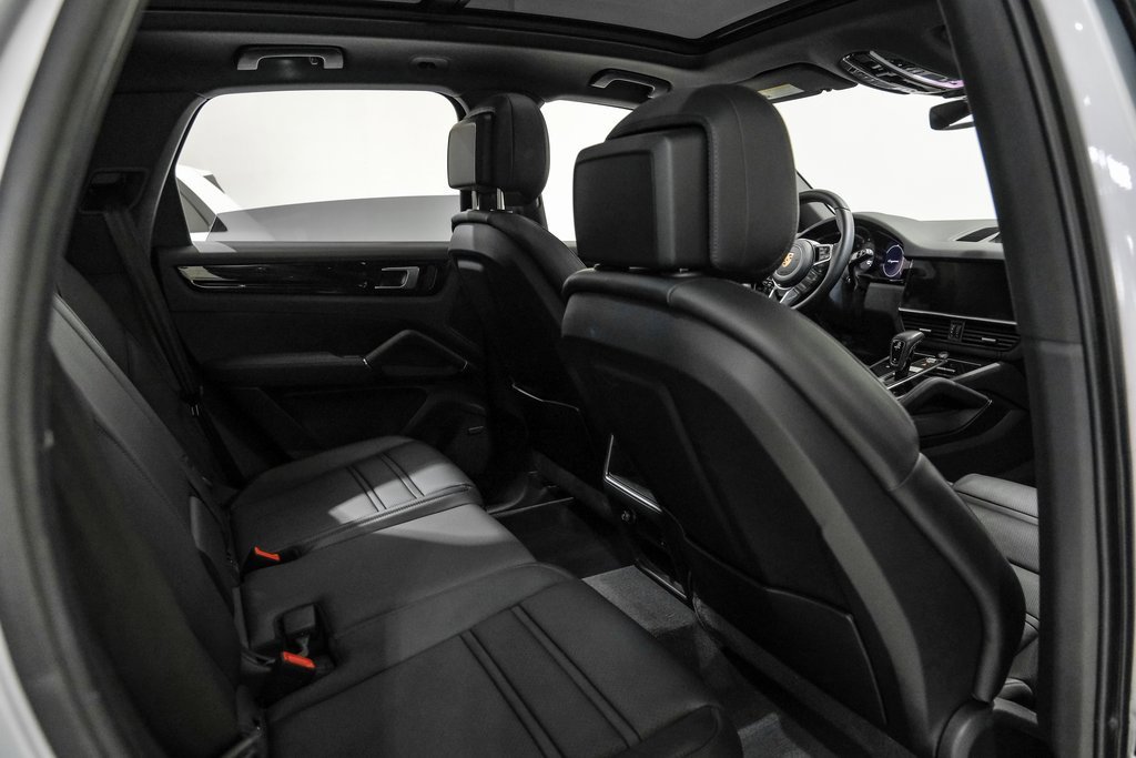 Used 2023 Porsche Cayenne image 33