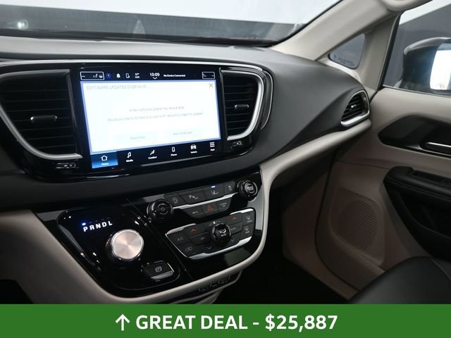 Used 2024 Chrysler Pacifica Touring-L image 24