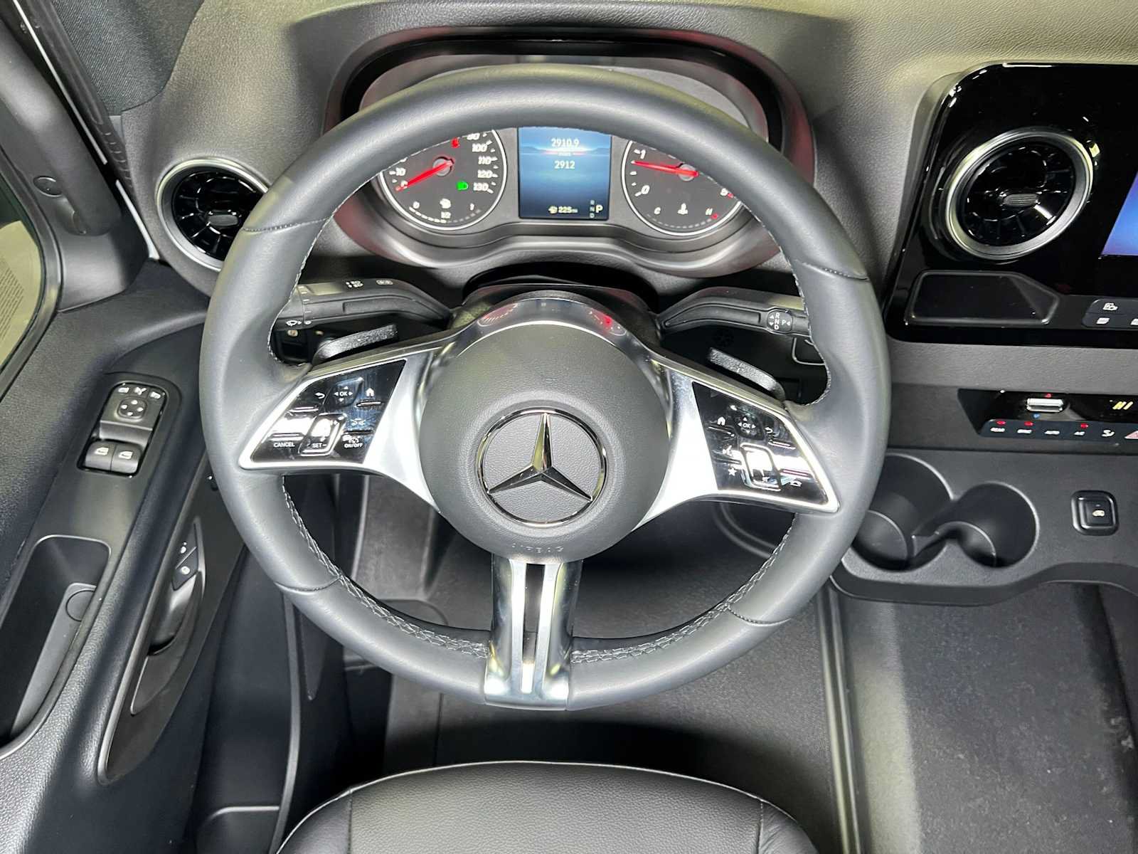 Used 2025 Mercedes-Benz Sprinter 2500 image 25