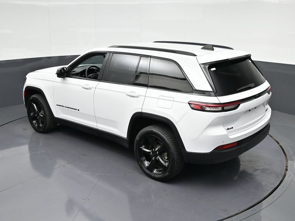 Used 2024 Jeep Grand Cherokee Limited w/ Black Appearance Package AWD/4WD image 21