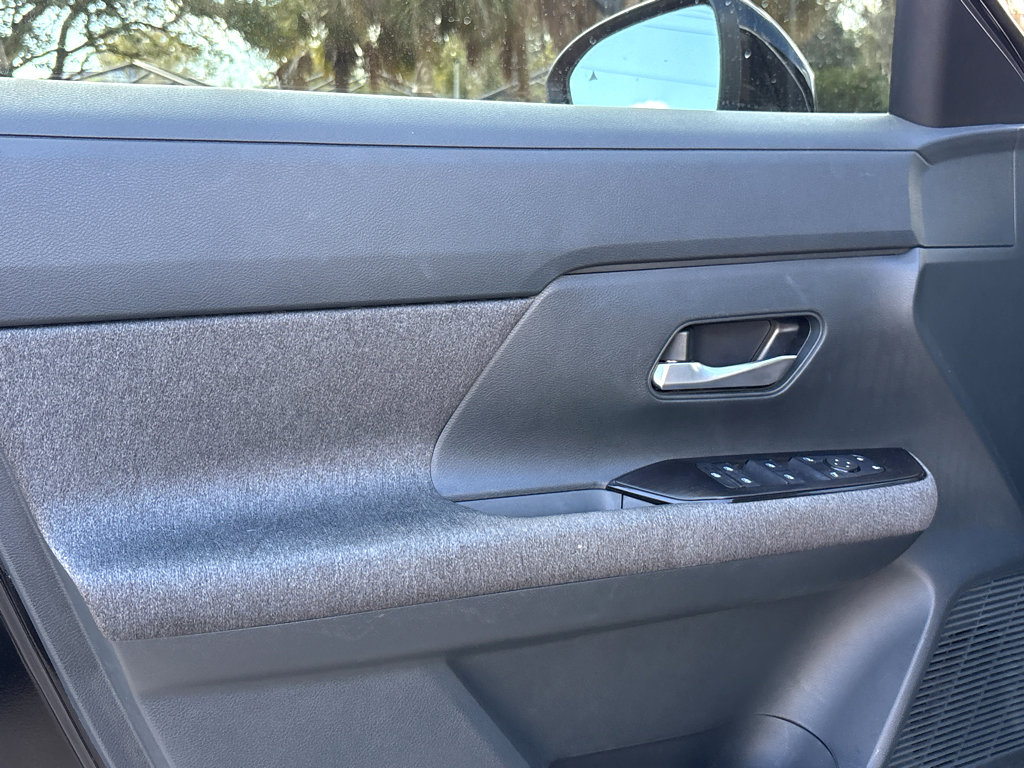 Used 2025 Nissan Kicks SV FWD image 15