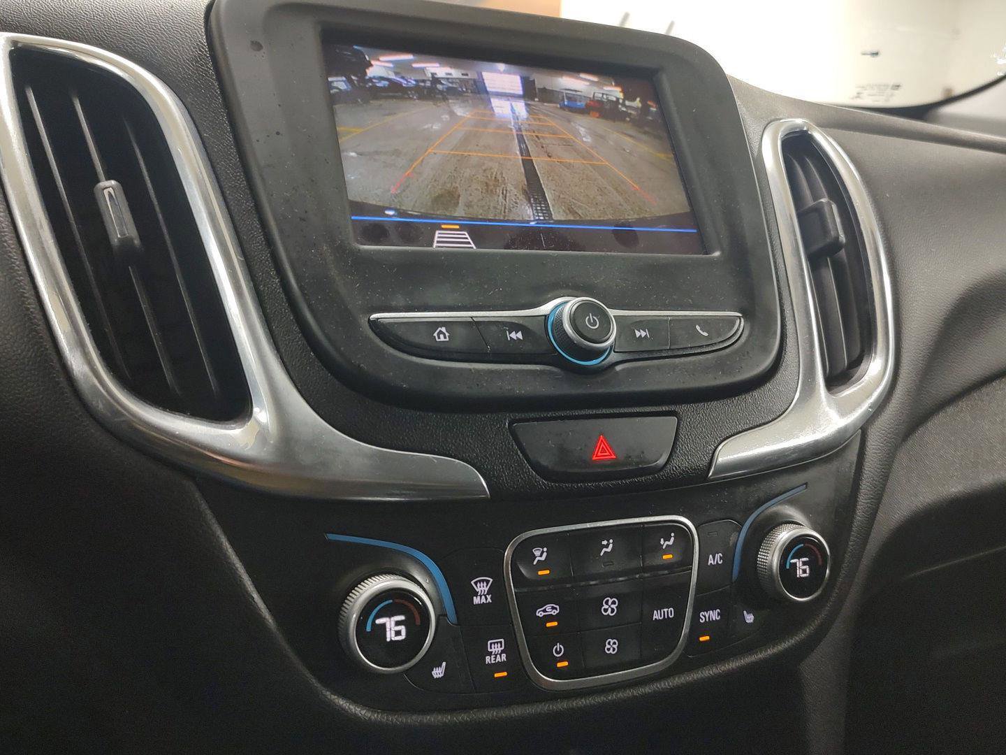 Used 2020 Chevrolet Equinox LT w/ Driver Convenience Package image 11