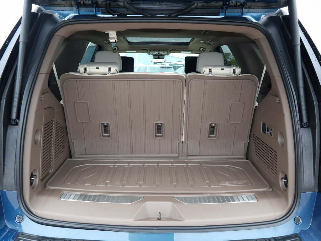 New 2026 GMC Yukon Denali w/ Denali Reserve Package AWD/4WD image 5