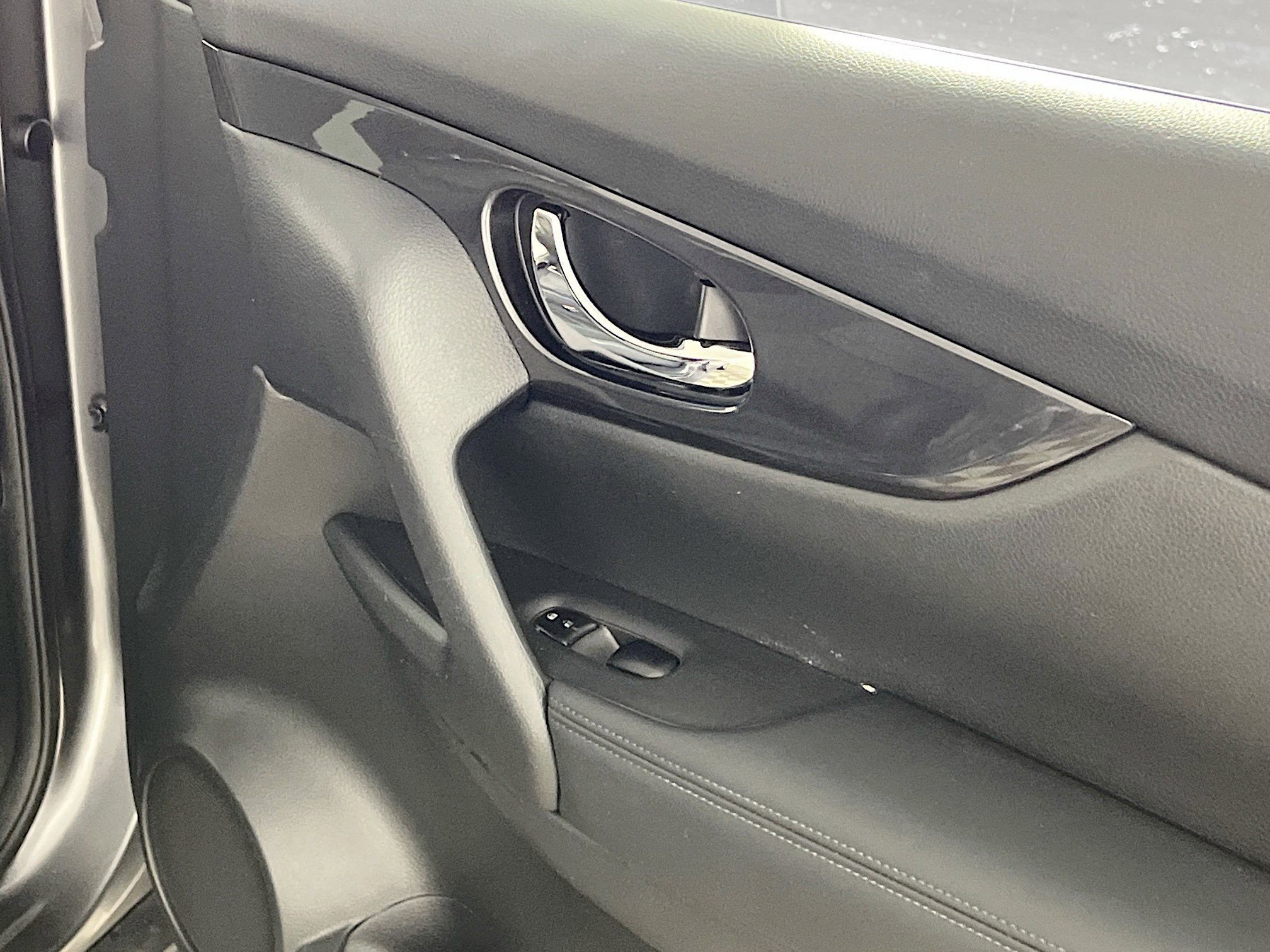 Used 2019 Nissan Rogue SV image 31