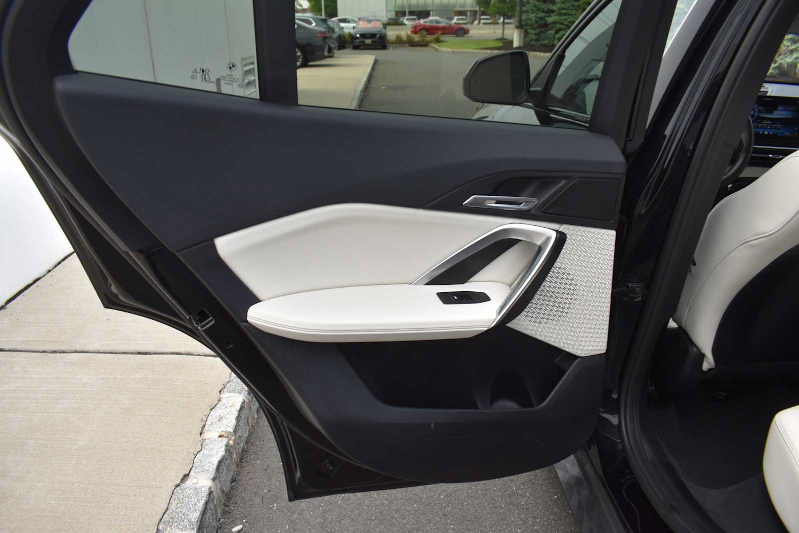 Used 2026 BMW X2 xDrive28i w/ Technology Package AWD/4WD image 10