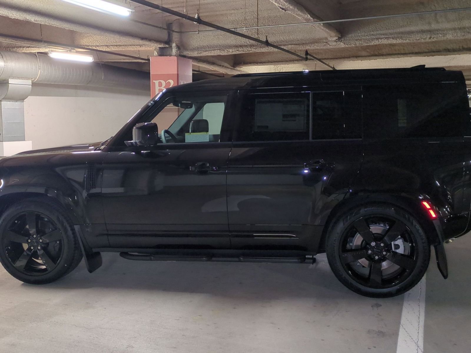 New 2026 Land Rover Defender 110 X-Dynamic SE image 2