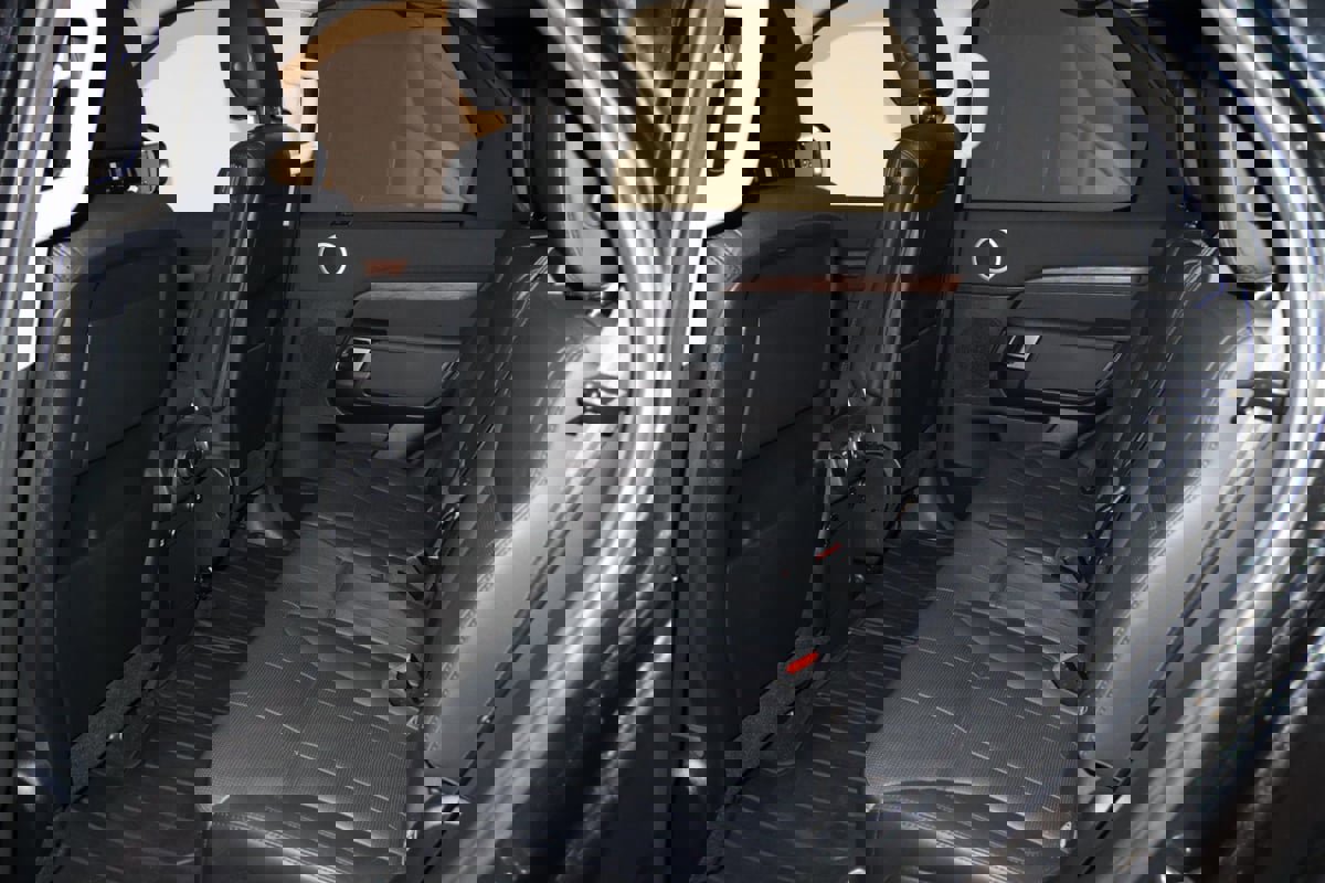 Used 2018 Land Rover Discovery HSE image 47