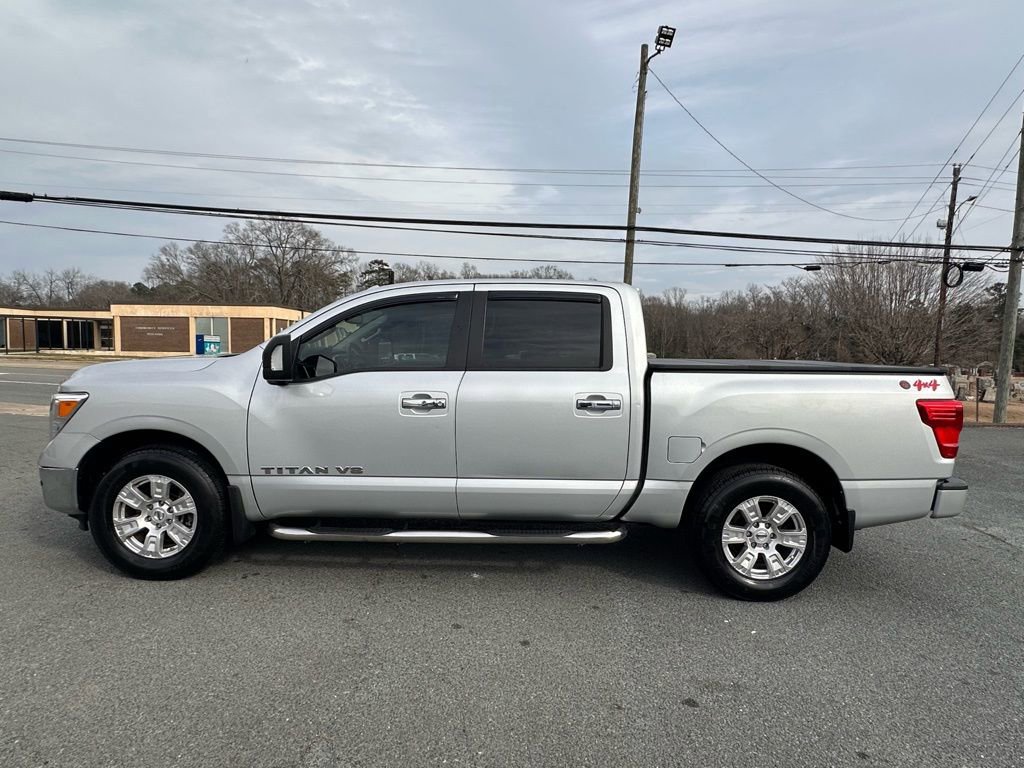 Used 2018 Nissan Titan SV w/ SV Convenience Package image 4